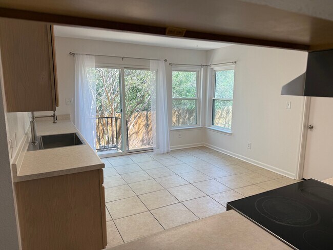 Building Photo - 2308 Lavendale Ct