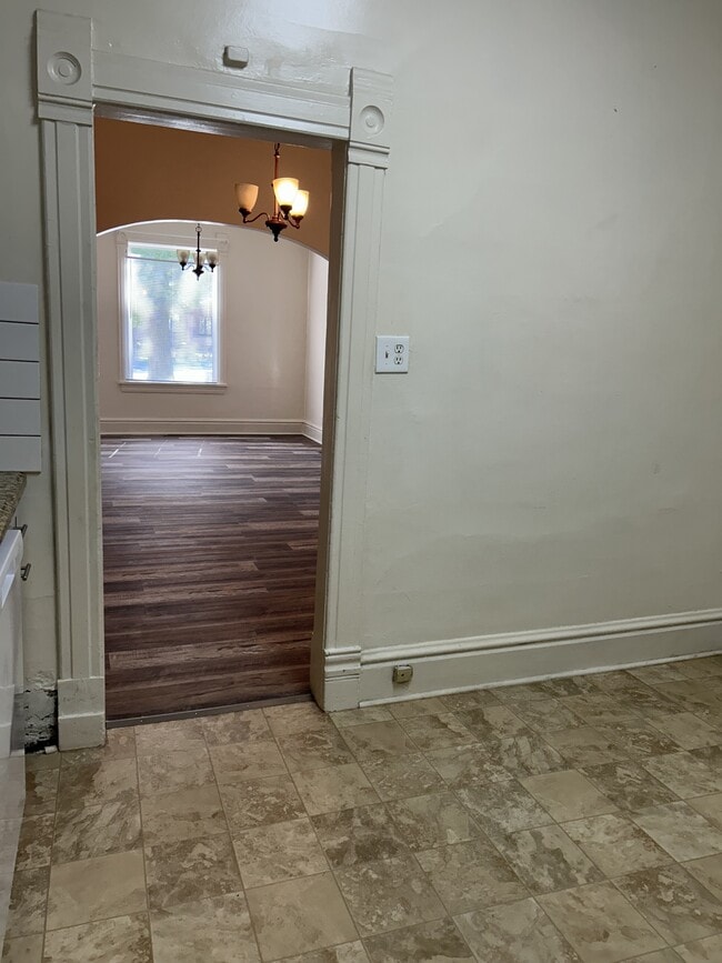 Building Photo - 844 S 300 E