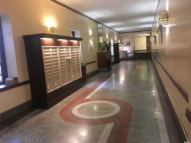 Primary Photo - 83-6 Vietor Ave