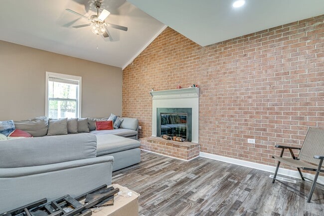 Building Photo - Beautiful 5 Bedroom Home in Clinton MD