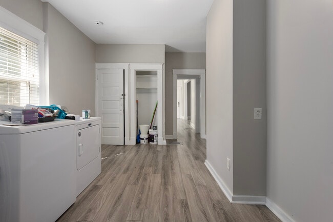 Building Photo - 915 E 29th St