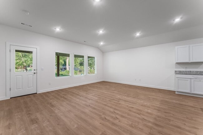 Building Photo - Welcome to your dream home in the prime lo...