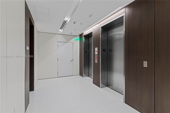 Building Photo - 300 Biscayne Blvd Way