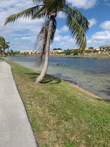 Walking Path - 13566 SW 11th Ln