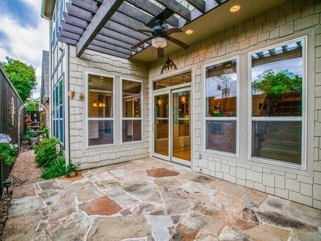 Building Photo - 3717 W Beverly Dr