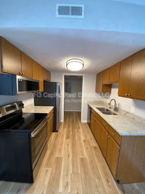 Building Photo - 130 Brookview Dr