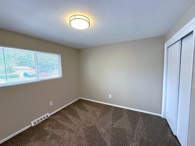 Building Photo - 431 S Victor Way