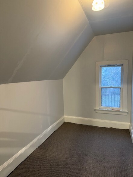 Building Photo - 547 E Dover St