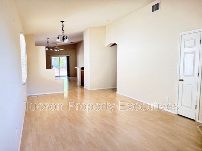 Building Photo - 13256 N Hammerstone Ln