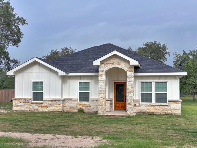 Primary Photo - Beautiful Custom Home on 1 Acre in Peacefu...