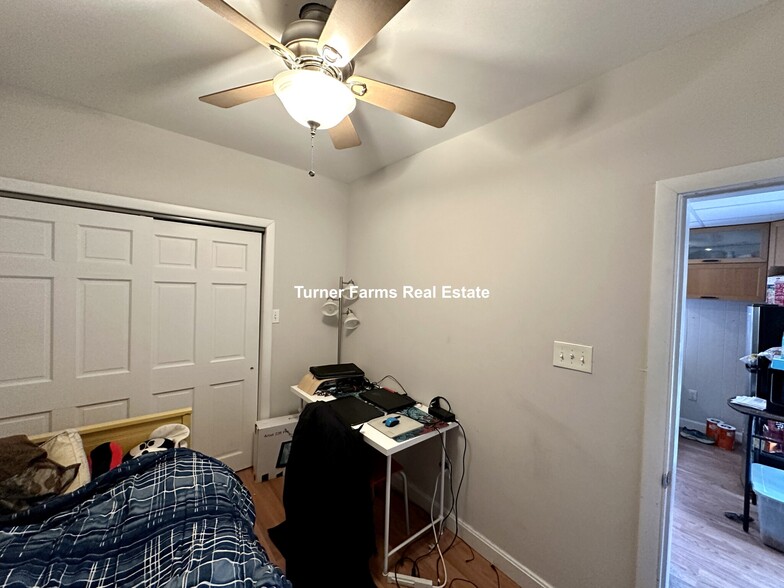 Building Photo - 105 Buttonwood St