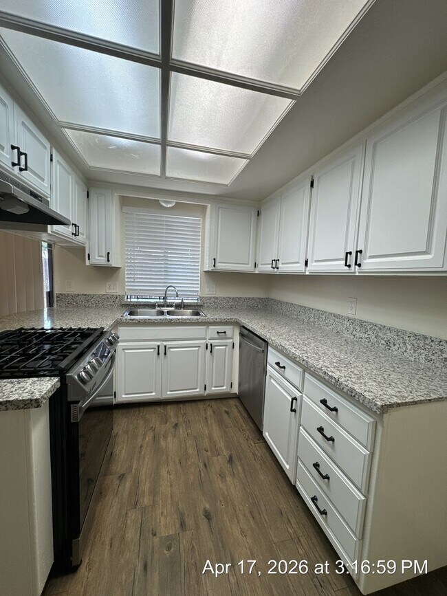 Building Photo - 3103