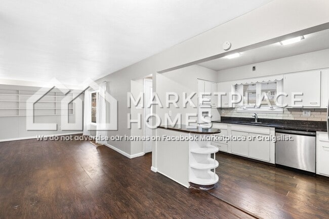 Building Photo - 746 Jefferson Rd