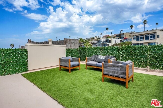 Building Photo - 7301 Vista Del Mar