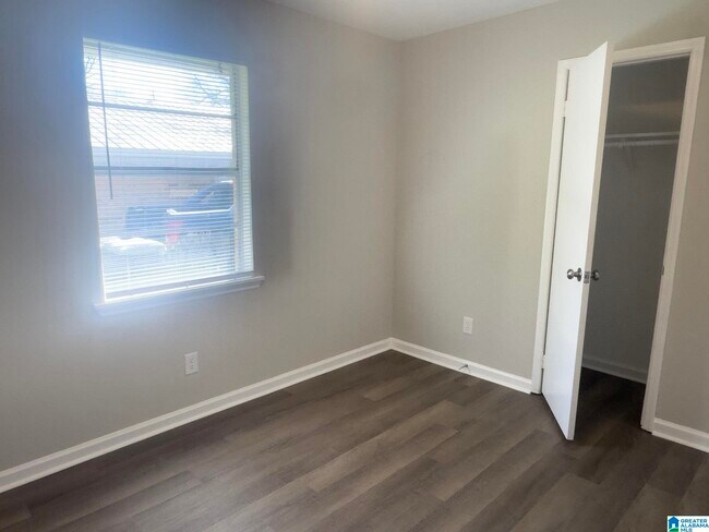 Building Photo - 436 Henry St