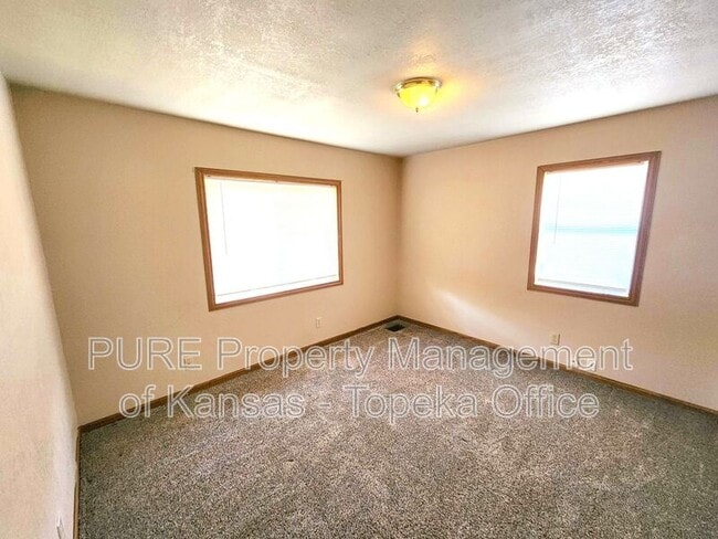 Building Photo - 3434 SW Clare Ave