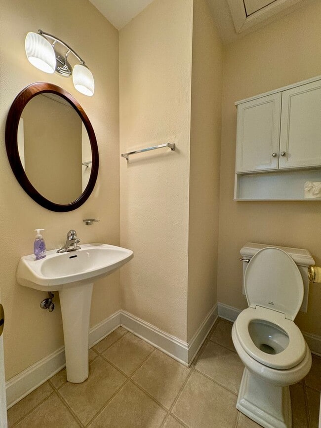 Building Photo - Charming Green Hills Single Family Home