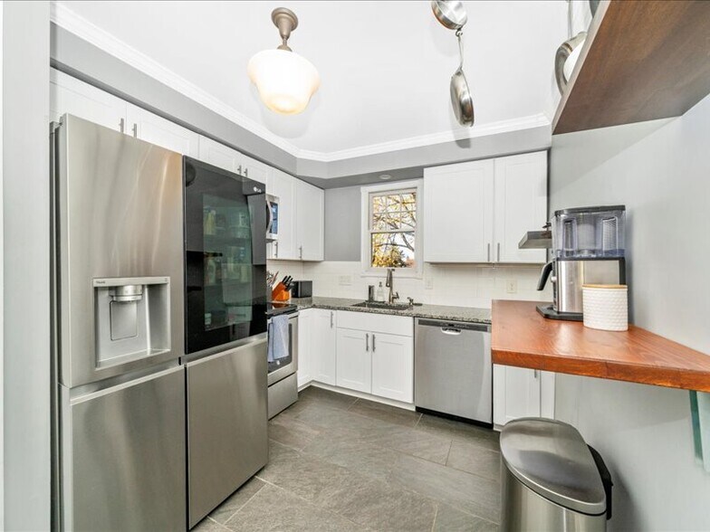 Building Photo - 313 S Market St