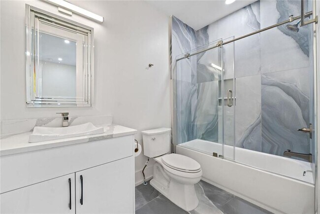 Building Photo - 320 Kelso Dr SW