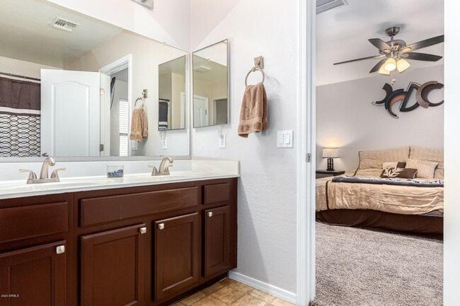 Building Photo - 7022 W Mercer Ln