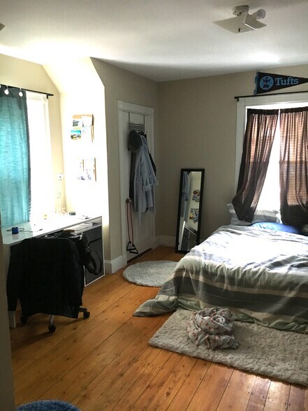 Building Photo - 42 Putnam Ave