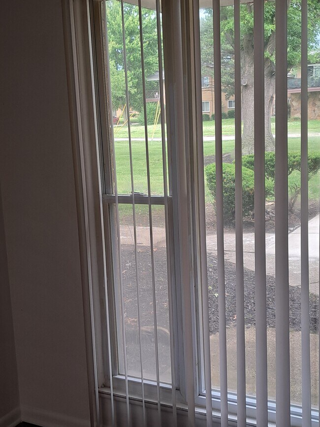 Building Photo - 1250 E 276th St