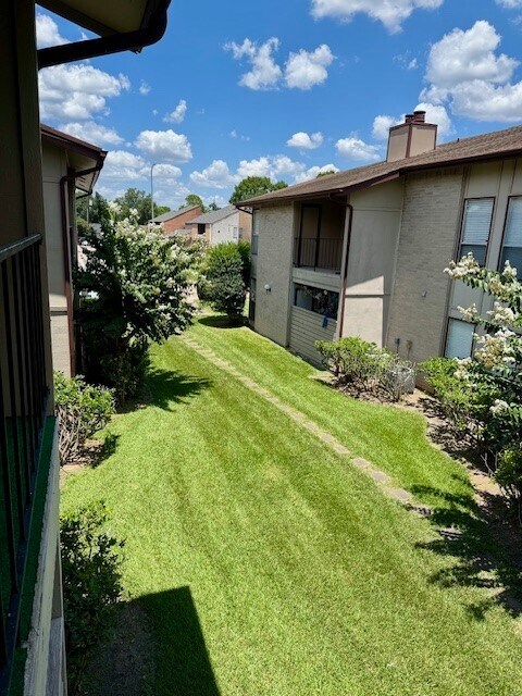 Building Photo - 9229 Imogene St