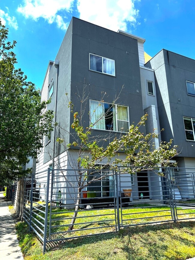 Building Photo - 1524 Blodgett St