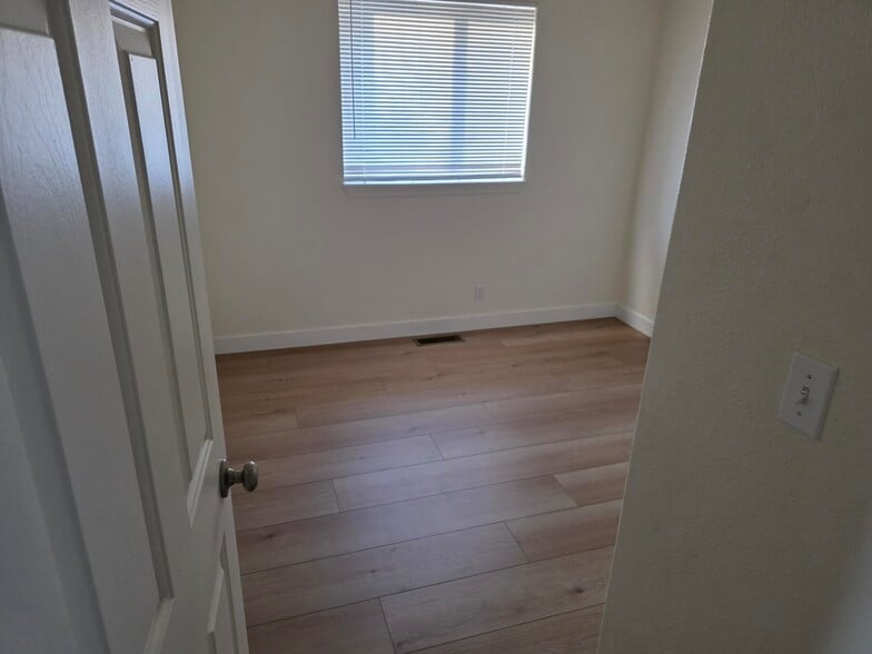 Building Photo - 963 SE Miller Ave