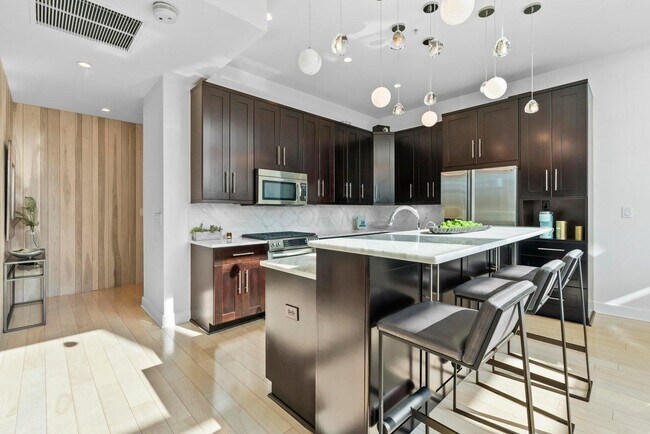 Building Photo - 1145 N High St