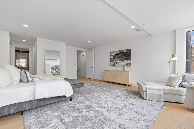 Building Photo - 33 Calvert St