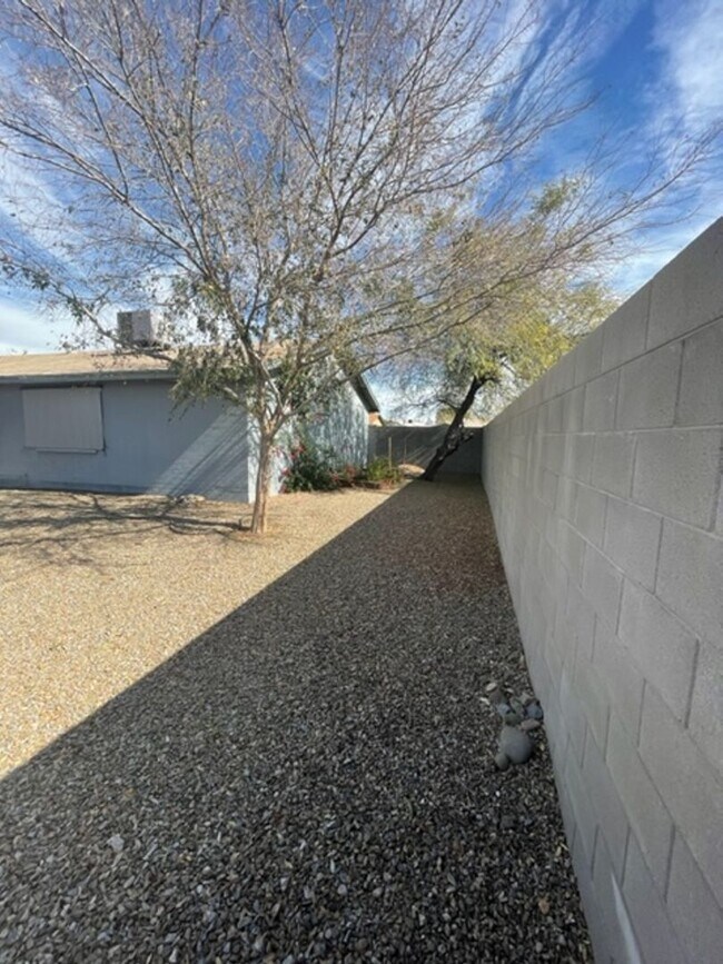 Building Photo - Charming 3 Bedroom Home | Oversized Backyard on Corner Lot