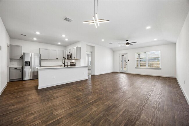 Building Photo - 105 Krause Spgs Dr