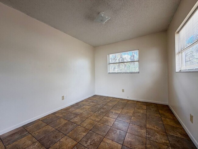 Building Photo - 24 Euclid Dr