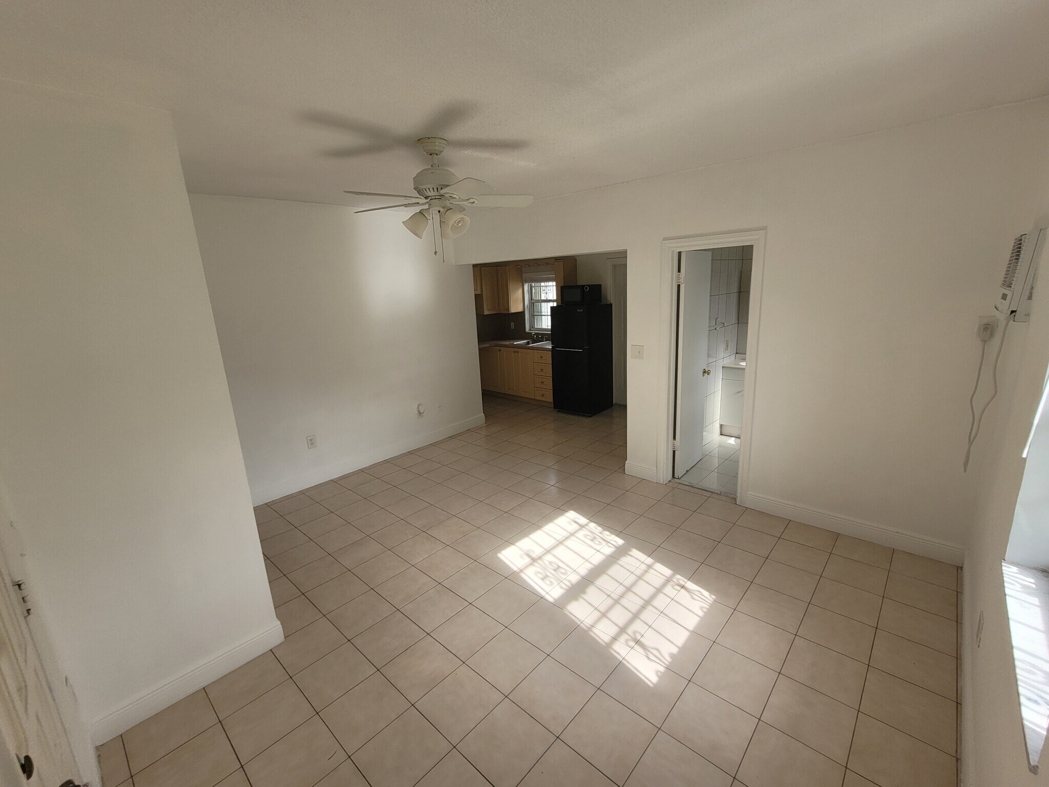 Building Photo - 1634 NW 29th Ct