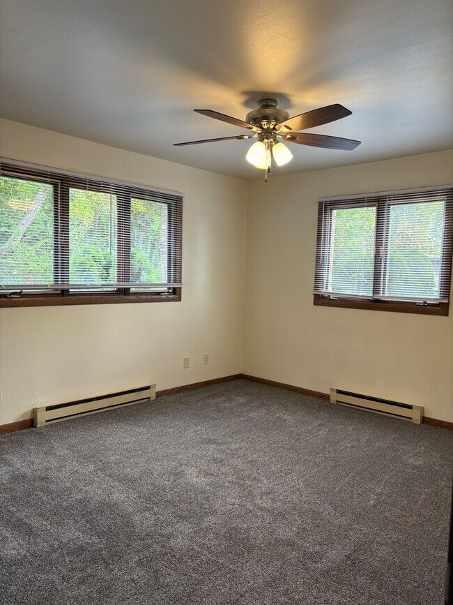 Interior Photo - 4651 GOVERNORS DR
