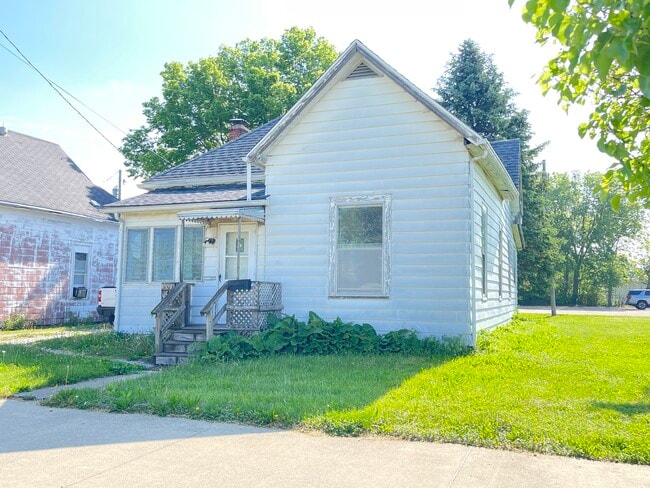 Primary Photo - 905 N Jackson St