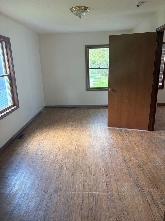 Building Photo - LAKE LIFE YEAR ROUND! 2 BEDROOM 2 BATH ON WAWASEE!