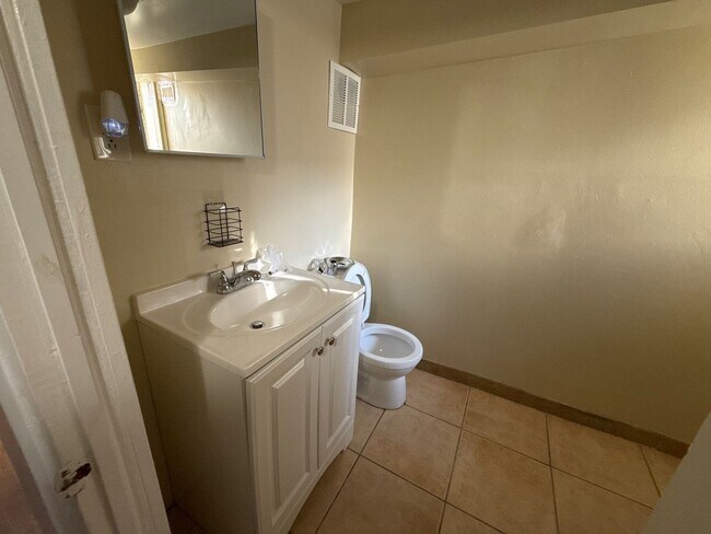 Building Photo - Two Bedroom House In Baltimore City