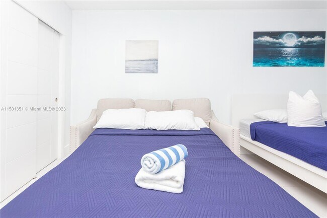 Building Photo - 5445 Collins Ave