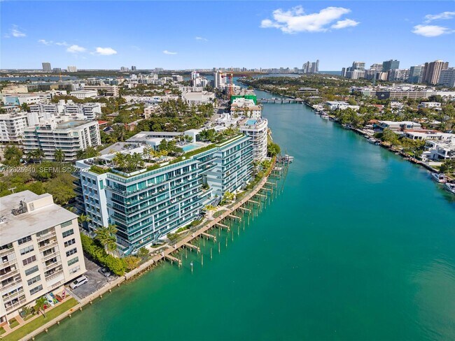 Building Photo - 9221 E Bay Harbor Dr