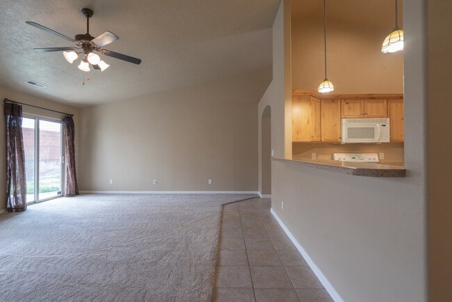 Building Photo - Dog Friendly 3 Bedroom Home In Painted Desert