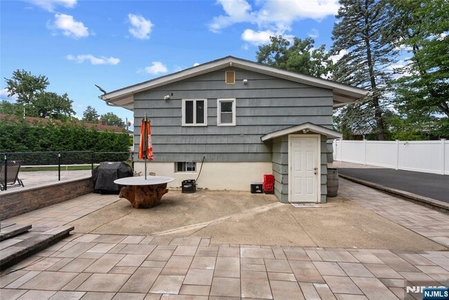 Building Photo - 26 Dapp Ct