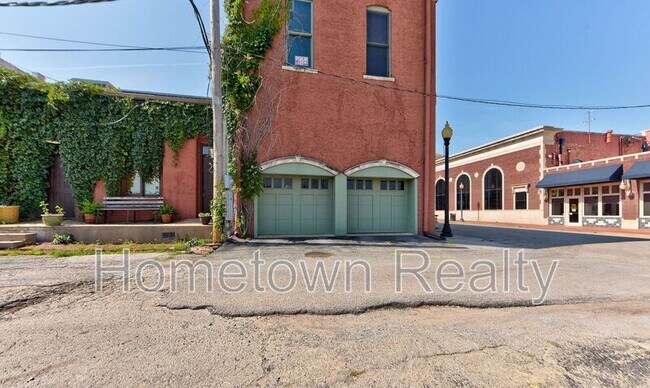 Building Photo - 124 W Oklahoma Ave