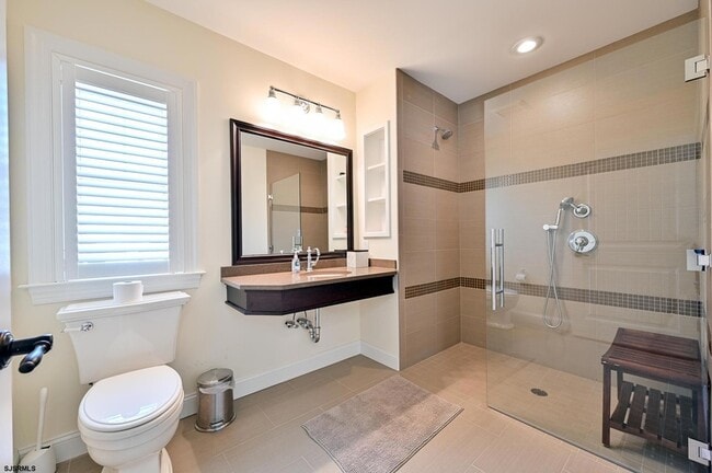 Building Photo - 400 17th St S