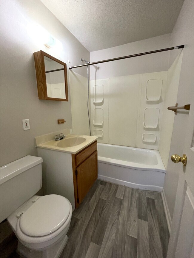 Building Photo - 317 W 18th St