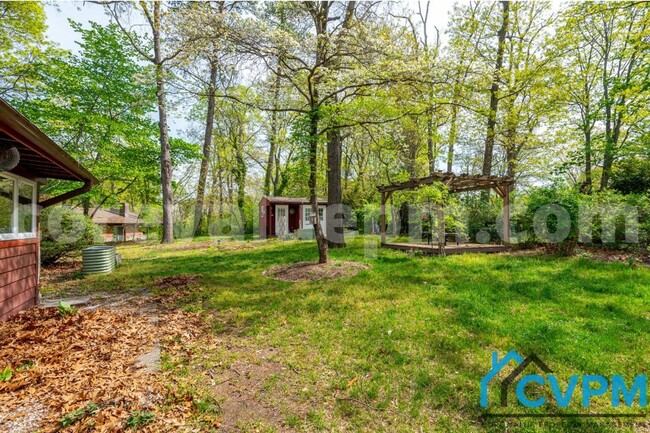 Building Photo - 7425 Hickory Ln