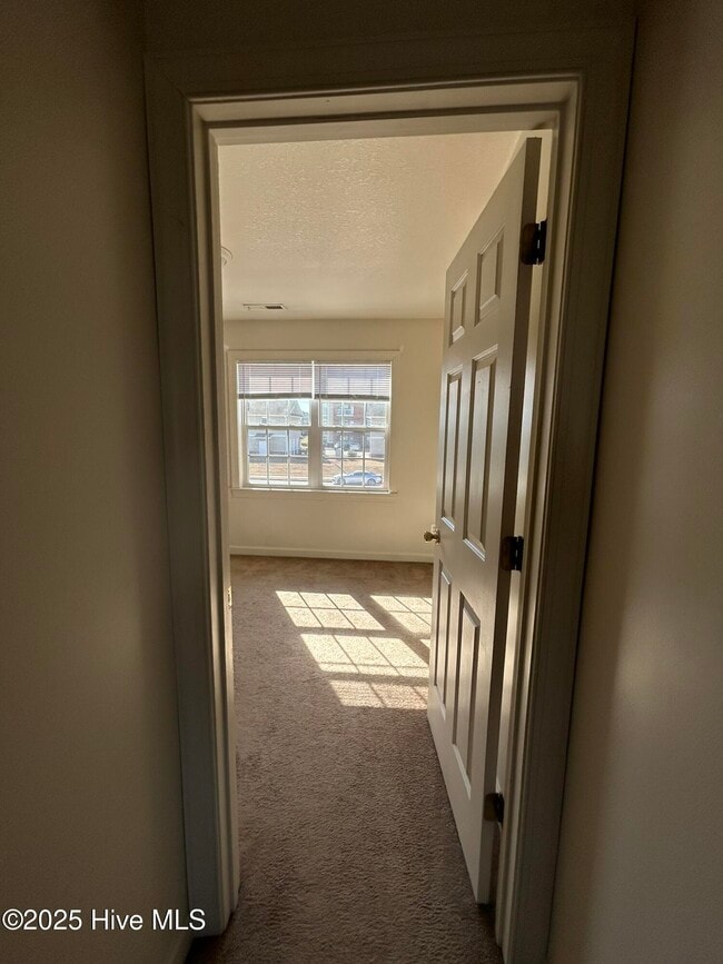 Building Photo - 211 Bridgewood Dr