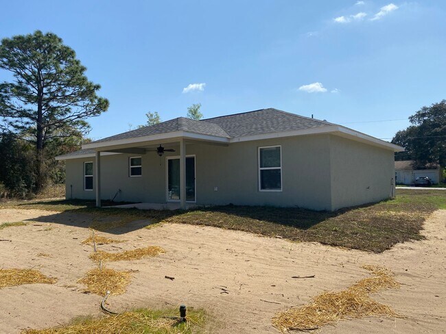 Building Photo - Custom Home - Desirable SE Ocala Neighborhood 3/2/2 **Available Soon**
