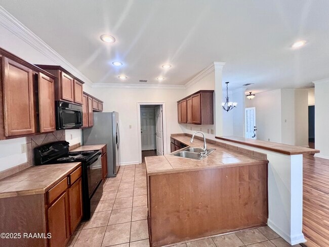 Building Photo - 204 Chevalier Blvd